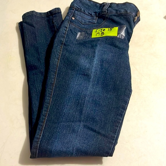 This is a dark blue stretch Jean size 15. Pasion branded - Picture 1 of 6